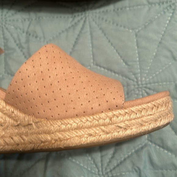 LIKE NEW! a.n.a. 3.5" wedge Brenda sandal in beige/light pink 9M w/ ankle strap - Picture 8 of 14
